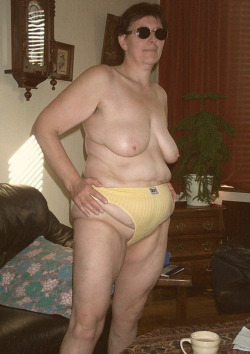 Old lady in yellow panties shows her flabby belly and breasts!Find