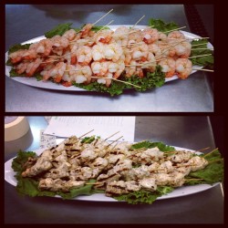 Which do you prefer? #shrimpskewers #chickenskewers #foodporn