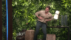 logotv: Good lord…Watch Ellen score her hot gardener a ‘Magic