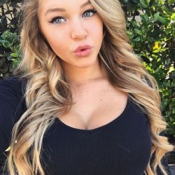 bustyig:  Instagram: courtneytailor | More pictures of courtneytailor More Busty Babes &amp; Big Boobs | Our Instagram | Our SnapChat Store