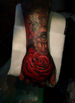 thievinggenius:  Tattoo done by Rose Price.