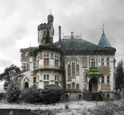 steampunktendencies:  Abandoned - The Castle of Dona Chica, Palmeira