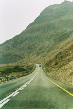highbass:  travelingcolors:  Road to the Dead Sea | Israel (by