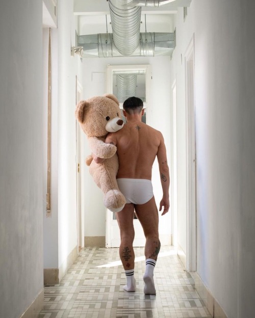 luz-natural:I feel love@bungalow15 by @manelortega  