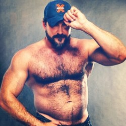 dailydoseofdilf:  seduccionbear:  Beauty dad!  Bear Daddy