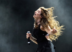 lordeella:  Lorde performs at the 2014 Lollapalooza Day One at