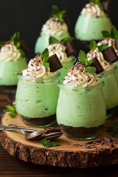 daily-deliciousness:  Mint chip cheesecake mousse