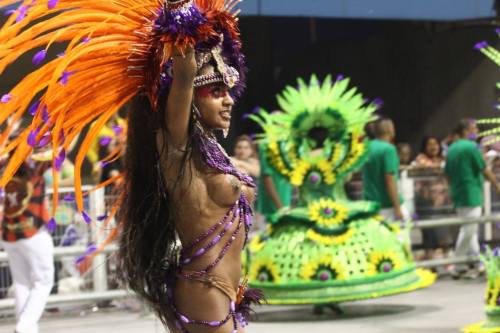   Brazilian woman at a 2016 carnival. Via Liga Carnaval LP.   