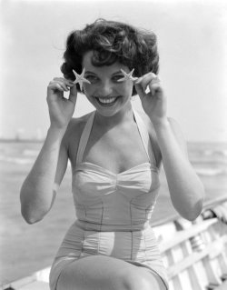 retrogirly:  Geraldine Brooks 