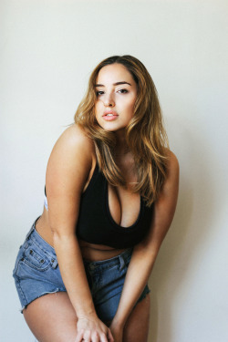 hourglassandclass:Gorgeous shot of Jada Sezer by Heather Hazzan