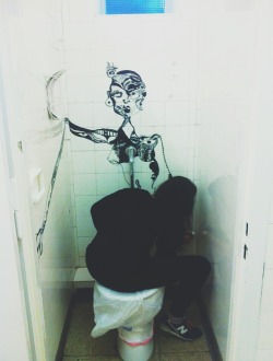 molotowregen:  Hamburg Mädchentoilette, 2013