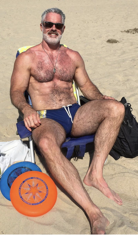 cutedaddiesforall:Who wants to go to the beach? 
