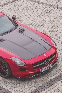 mercedes–amg:  Like Cars? >click here<Love Mercedes?