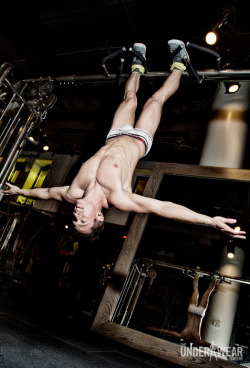 cageboston:  c-in2:  Davey Wavey at the gym in his C-IN2 courtesy