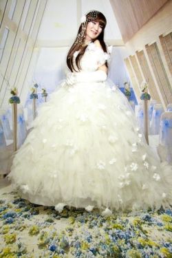 thetransgenderbride:  This beautiful Japanese T-Girl bride is
