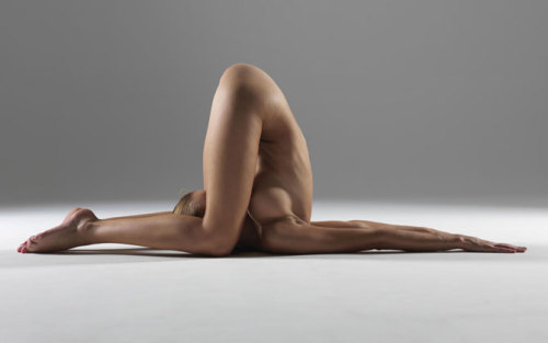 tumnerd:  Naked Yoga,Â Petter HegreÂ   Naked Yoga