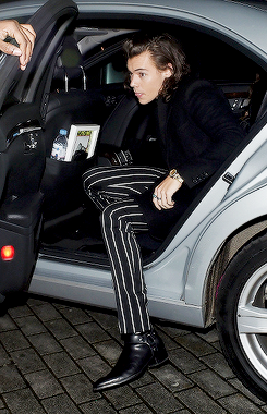 styzles-deactivated20151205:  Harry attends the Glam Rock Christmas