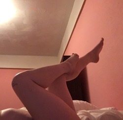 bbynhlst:  in my imagination yr waiting lying on your side
