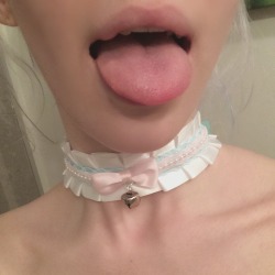 cherrynymphet:collar matches my pacifier :3 🍼🎀   collar