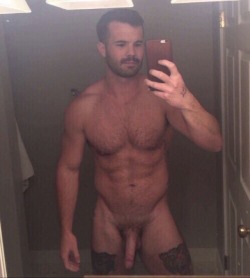 sprinkledpeen:  Simon Dunn’s nude leak