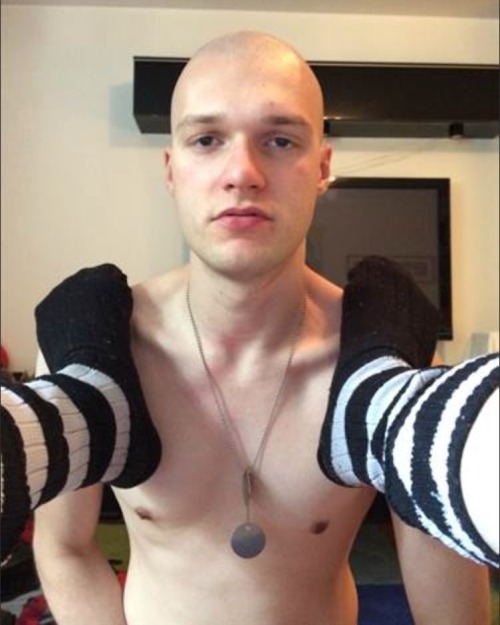 leaveyoursocksonbro:  Via @RugbySockLad on twitter - can you ID model? 