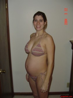  Follow for more preggo pictures  Doctor helps patient to get