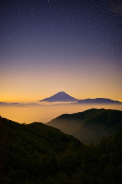 tect0nic:  The Golden Dawn by Yuga Kurita via 500px. 