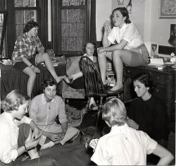 fuckyeahvintage-retro:  Student life at Vassar College, NY (1950s)