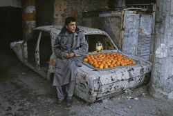 historicaltimes:  An Iraqi boy selling oranges in a Baghdad during