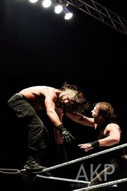 believeintheshieldwwe:  Seth Rollins vs Dean Ambrose & Bray