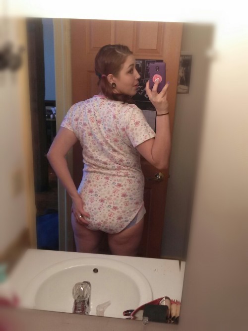 littlemizzriley:  My little look used for an awesome ABDL clip I made today! I will let everyone know once itâ€™s available on my store :) 