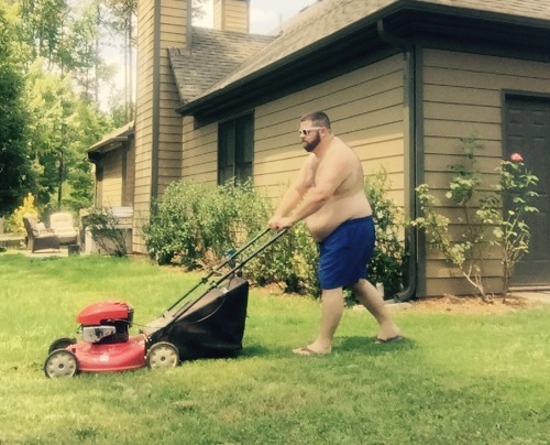 thebrisket:  Mowinâ€™ the lawnâ€¦.workinâ€™ on my tan  They see me rollin’, they hatin’, all because I’m tanning while I’m mowin’ chubby…