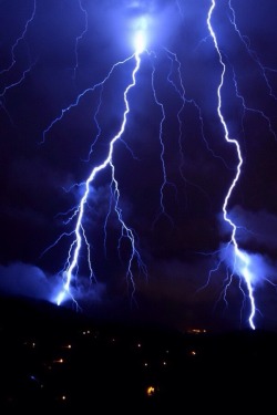 robert-dcosta:  Lightning || @ || Robert D’Costa ||
