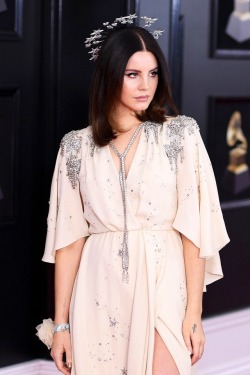 miss-mandy-m: Lana del Rey in Gucci at the 2018 Grammys She looks