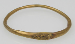 ancientjewels:  4th century CE Roman gold bracelet depicting