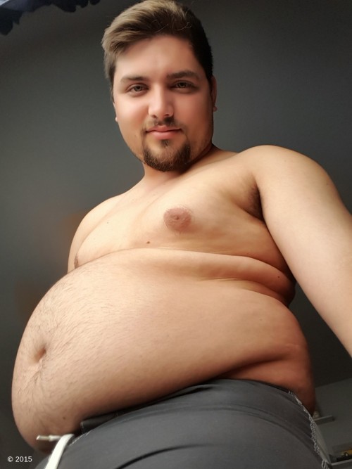 ajc89:  gato-loco:  I think I am most definitely in love with “Mr. Handsome Tubby of the Year”.  Handsome and chubby 