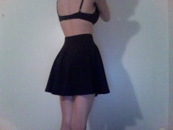 acidicmoon:  im in love with my new skirt yay 