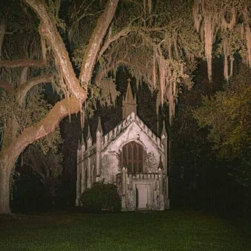 evilbuildingsblog:  Come on in