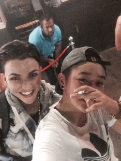 andro-boi:  Androboi here with Ruby Rose taking selfies cause