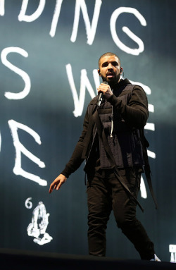 fordrizzydrake:   Drake performs on day 1 of the New Look Wireless