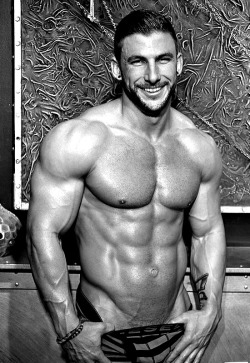 mancrushoftheday:  Photo: Matt Mendrun #muscle #abs The Man