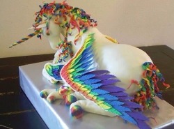 food-porn-diary:  The most magical cake I’ve ever seen.