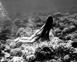 nudepageant:  grace underwater