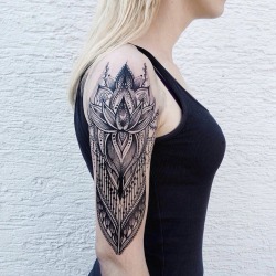 did-you-kno:  mymodernmet:  Meticulously Elegant Tattoos Created