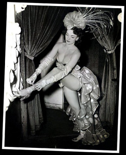 Showgirl at NYC’s ‘Latin Quarter’ nightclub