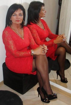 Mature matronly women in nylons