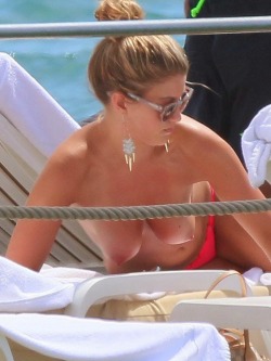 toplessbeachcelebs:  Amy Willerton (British Model) sunbathing