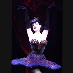 ditavonteese:  Hello, Manchester! Tonight doors are at 7, showtime