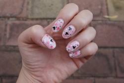 nailpornography:  i just ordered the same minnie mouse glitter