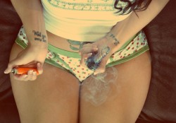 curvyhotgirls:  + WEED